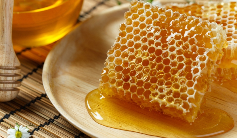 Tìm hiểu thành phần sáp ong làm son là gì?